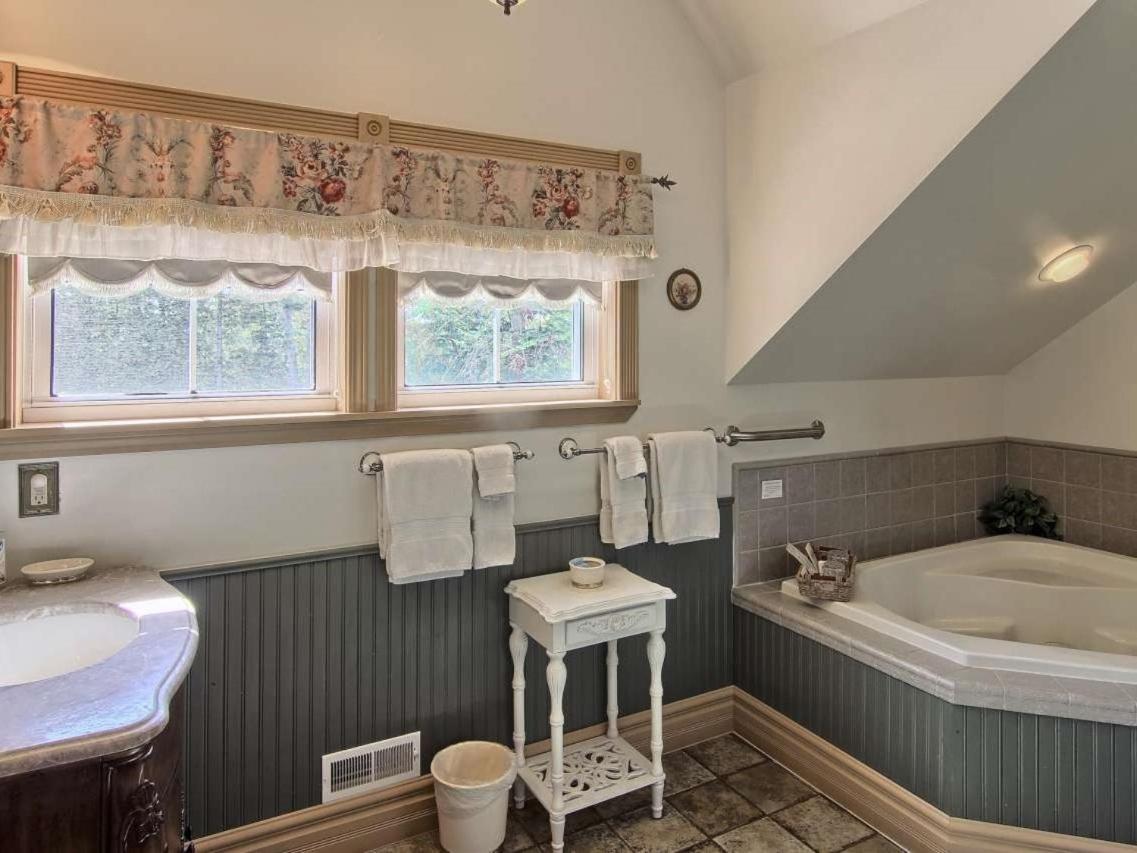 Grand Victorian B&B Inn Bellaire Pokoj fotografie
